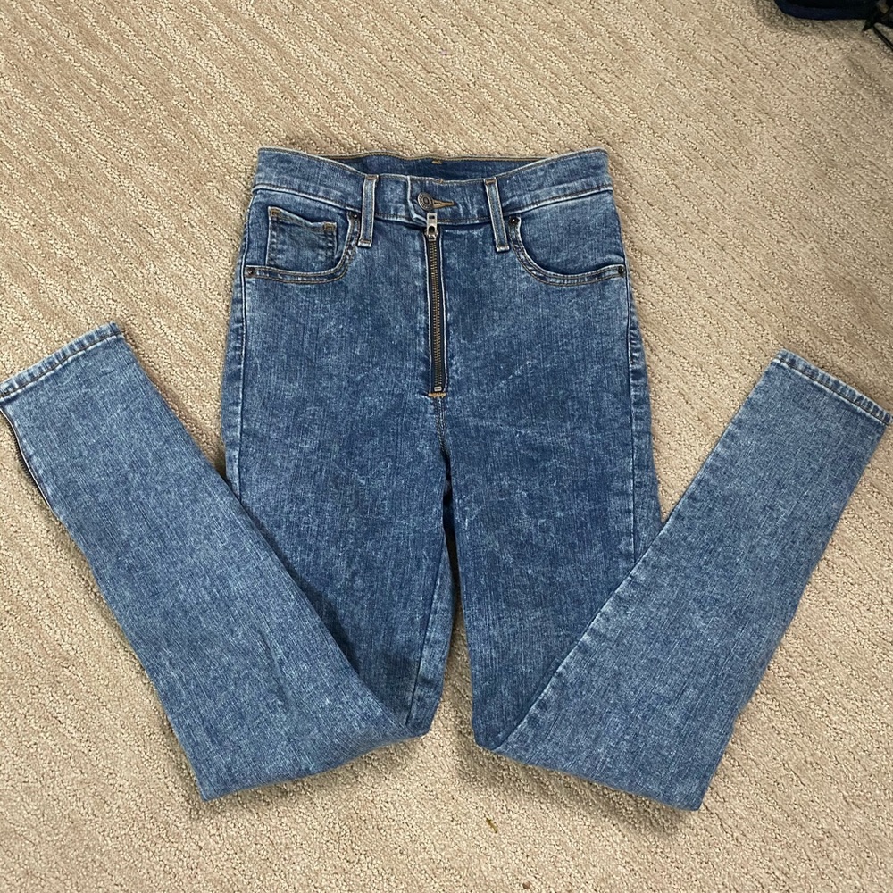 Vintage • Levi's • High Rise Skinny Jeans • Acid Wash •26